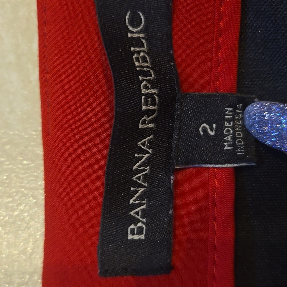 Banana Republic Red Scalloped Hem Pencil Skirt - Picture 4 of 6